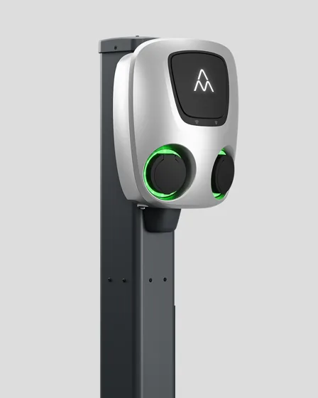 Charge Amps Aura laddbox på stolpe